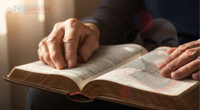 Mãos segurando Bíblia aberta em oração para ansiedade e paz interior